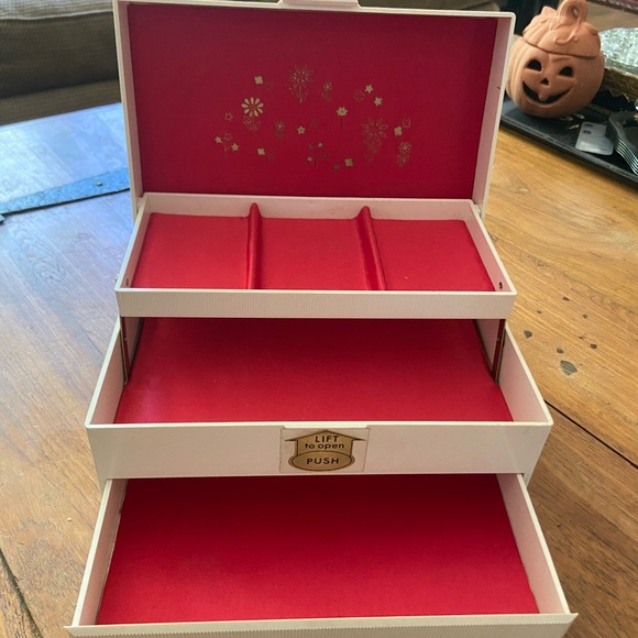 1960’s 3 Tiered Jewelry Box - Picture 6 of 9